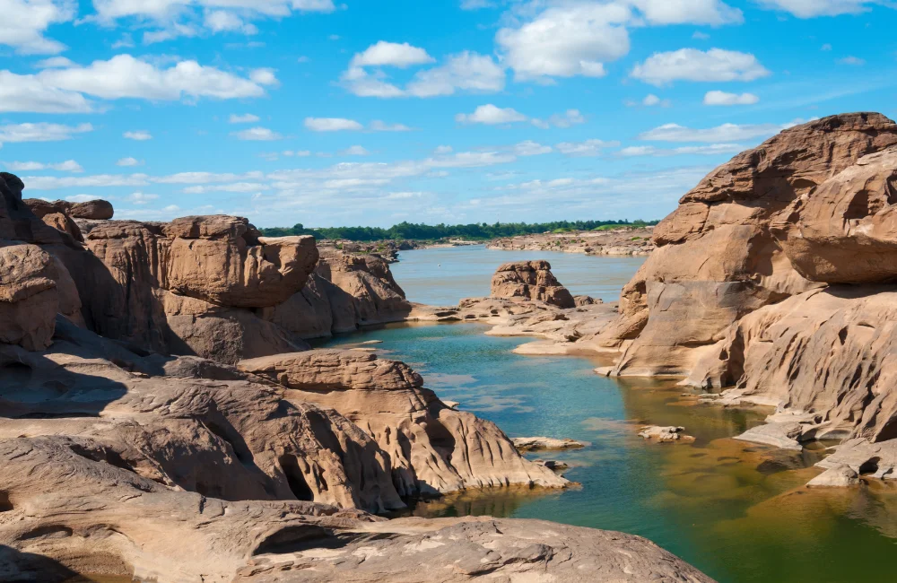 สามพันโบก อุบลราชธานี 